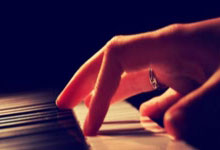 问鼎娱乐：[国际足球]门前乱战 阿莱门前扫射梅开二度.